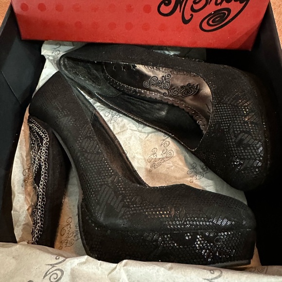 Naughty Monkey Black High-Heeled Pumps - Picture 5 of 8